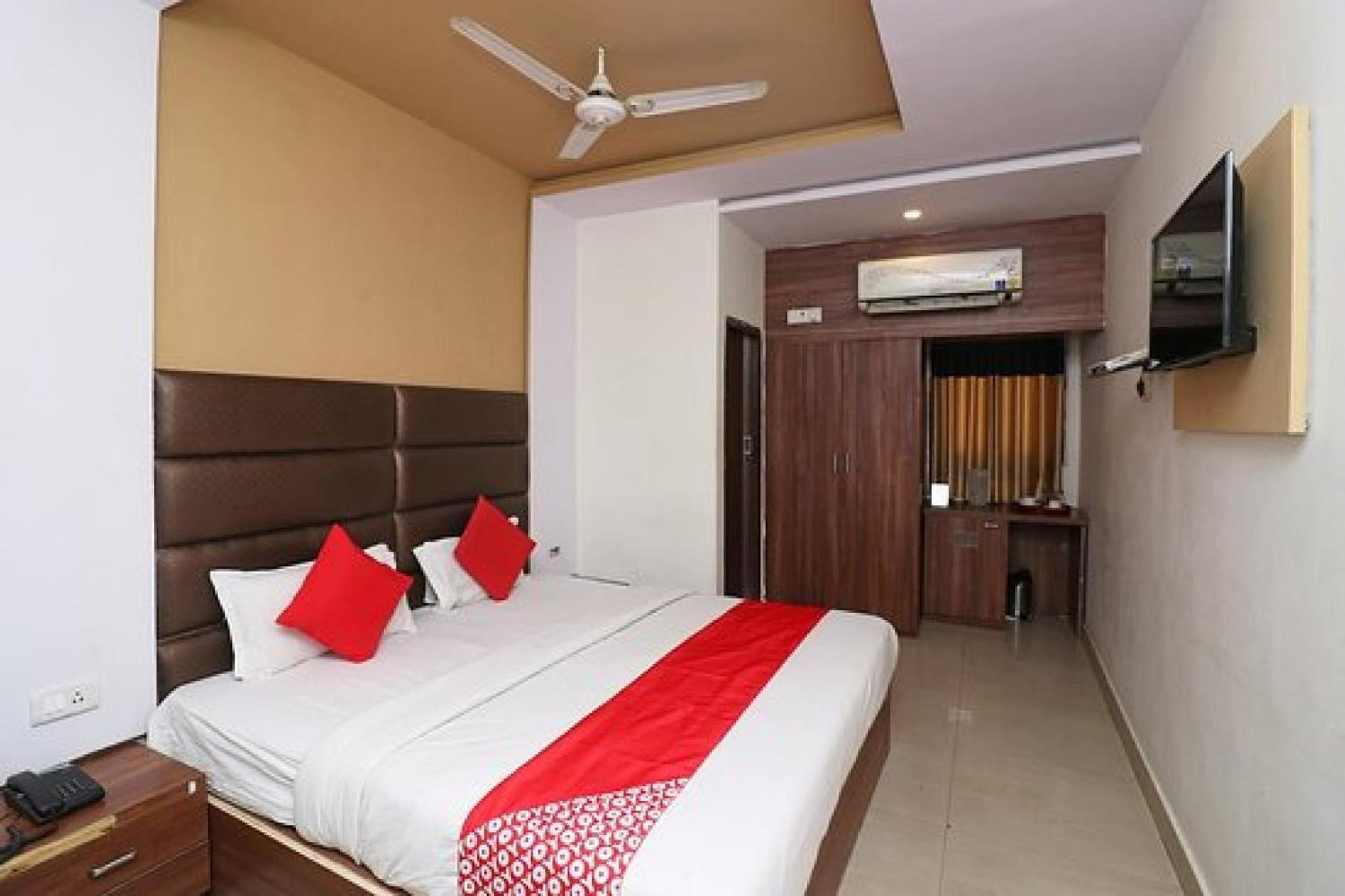 Capital O Hotel Surya Continental Lucknow Exterior foto