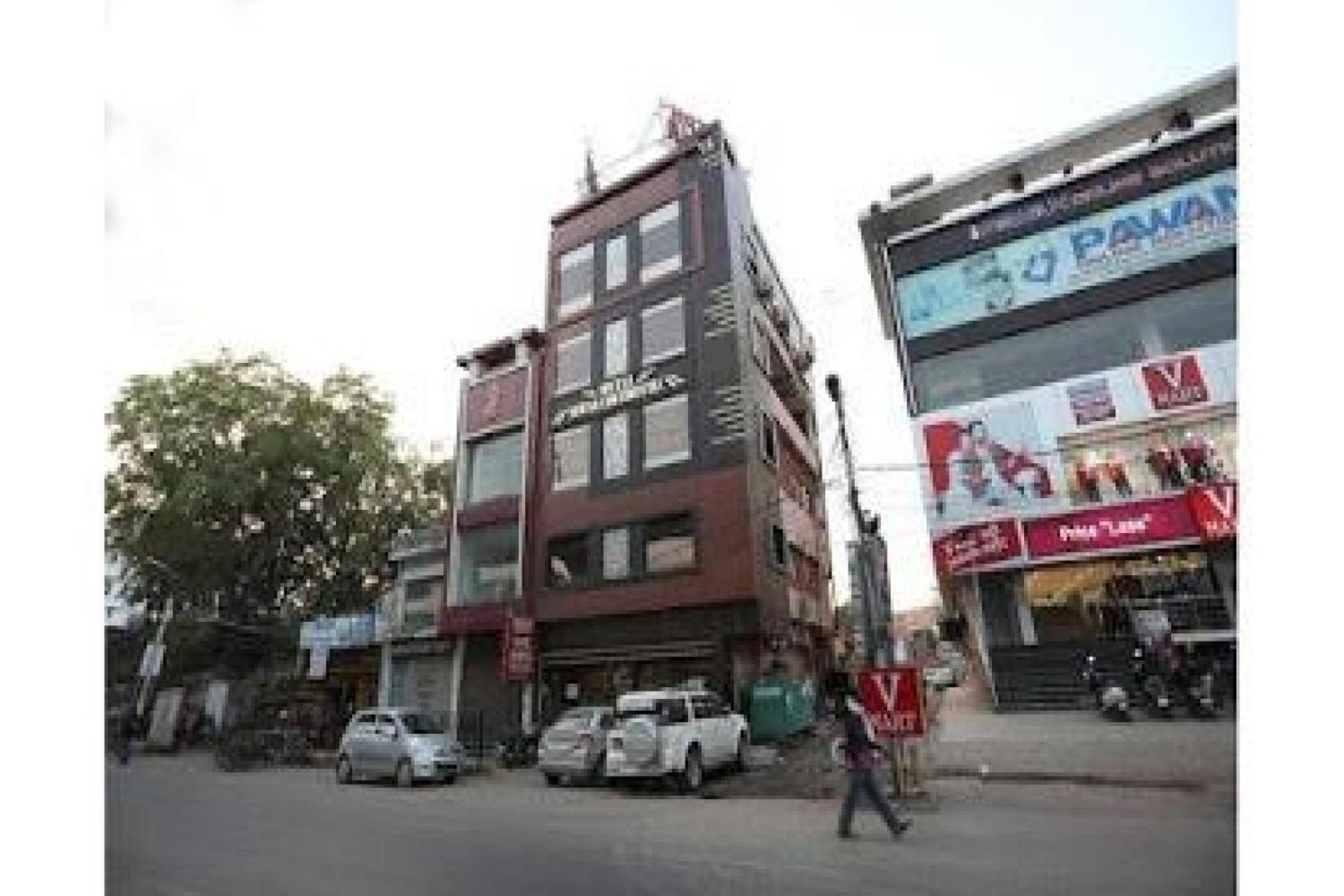 Capital O Hotel Surya Continental Lucknow Exterior foto